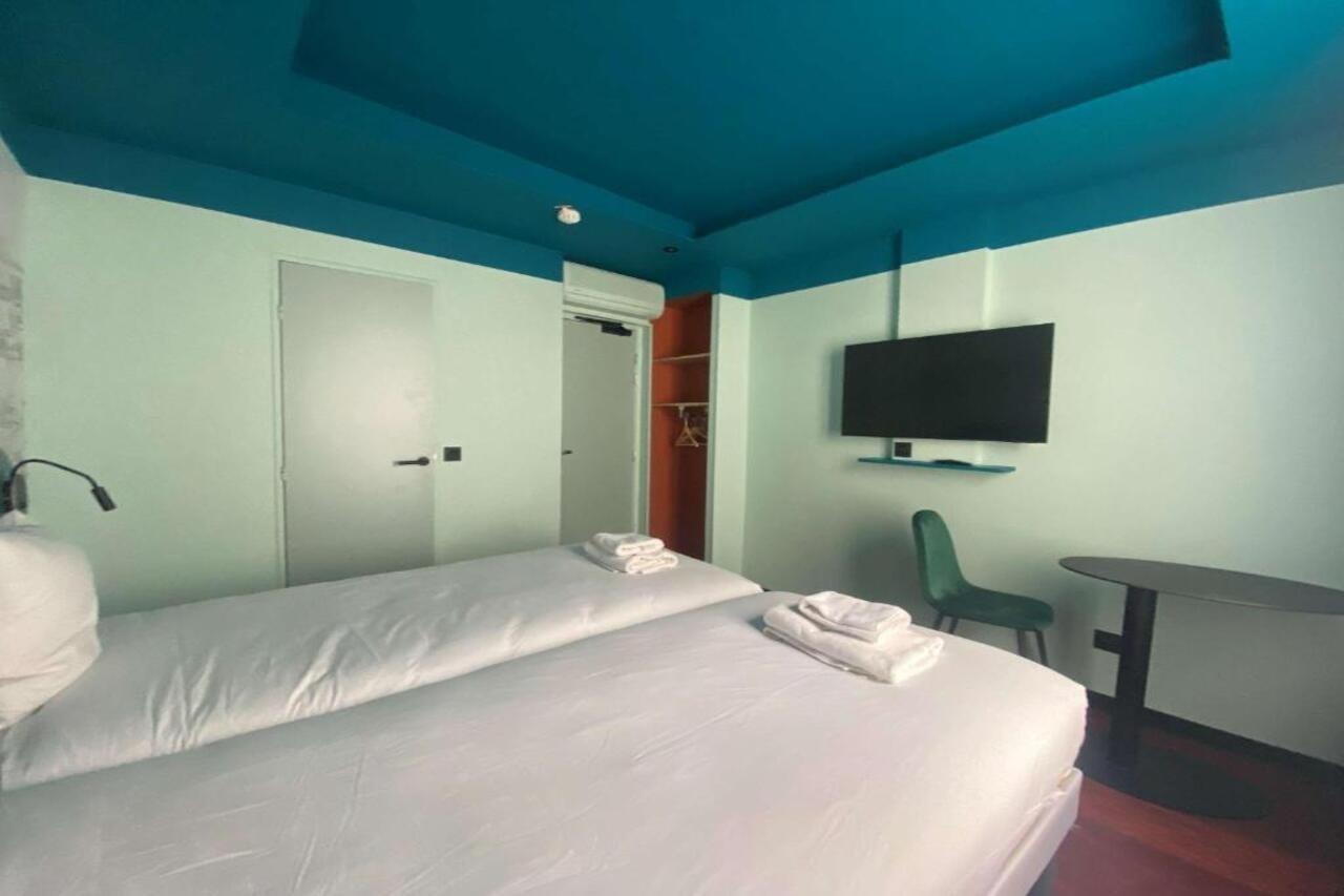 Ibis Styles Paris Batignolles Hotel Exterior photo