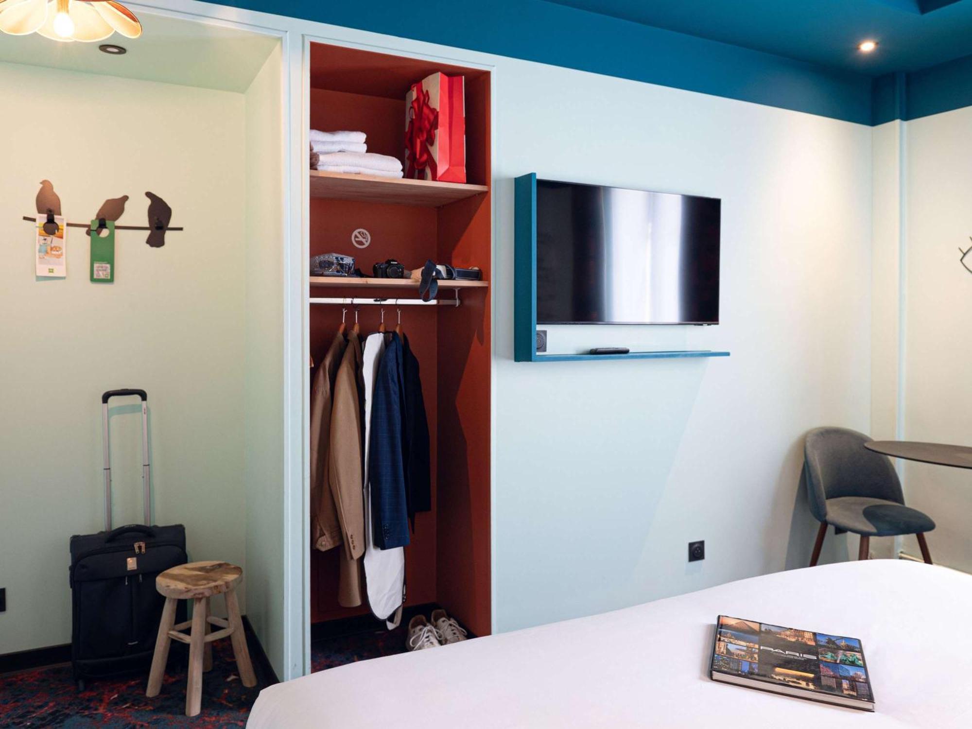 Ibis Styles Paris Batignolles Hotel Exterior photo