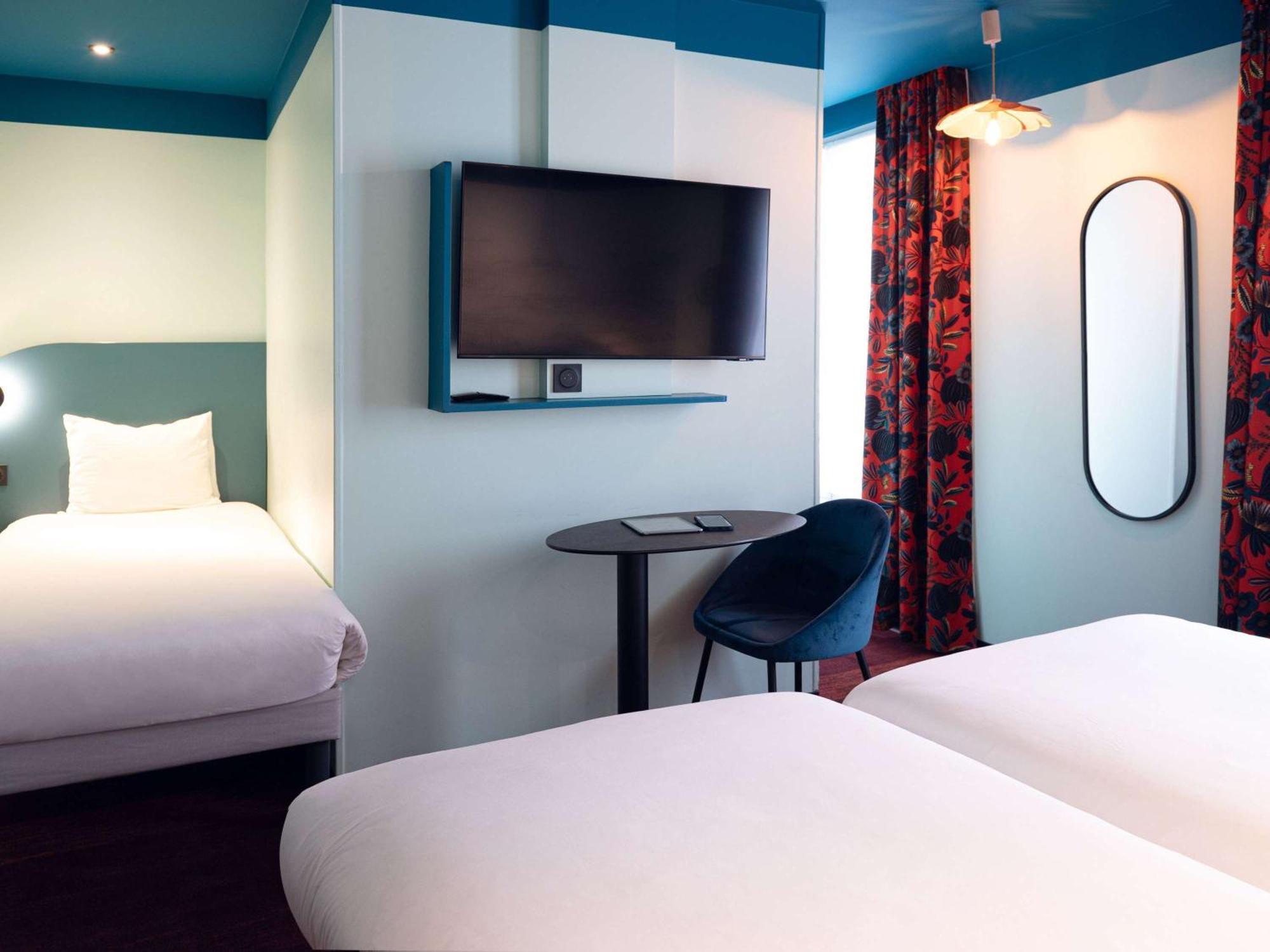 Ibis Styles Paris Batignolles Hotel Exterior photo