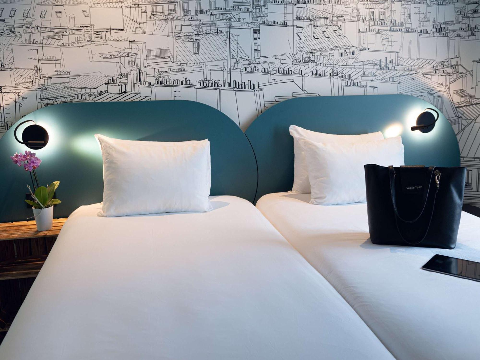 Ibis Styles Paris Batignolles Hotel Exterior photo