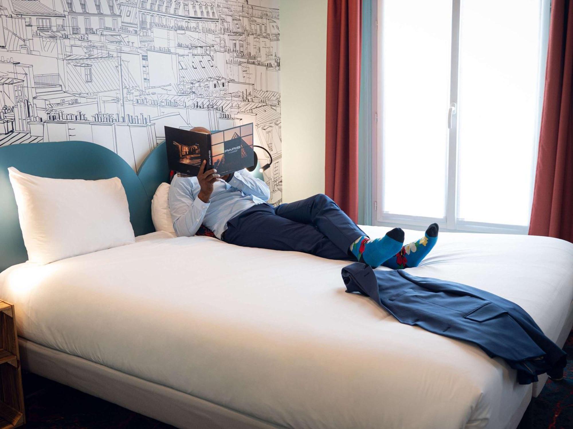 Ibis Styles Paris Batignolles Hotel Exterior photo