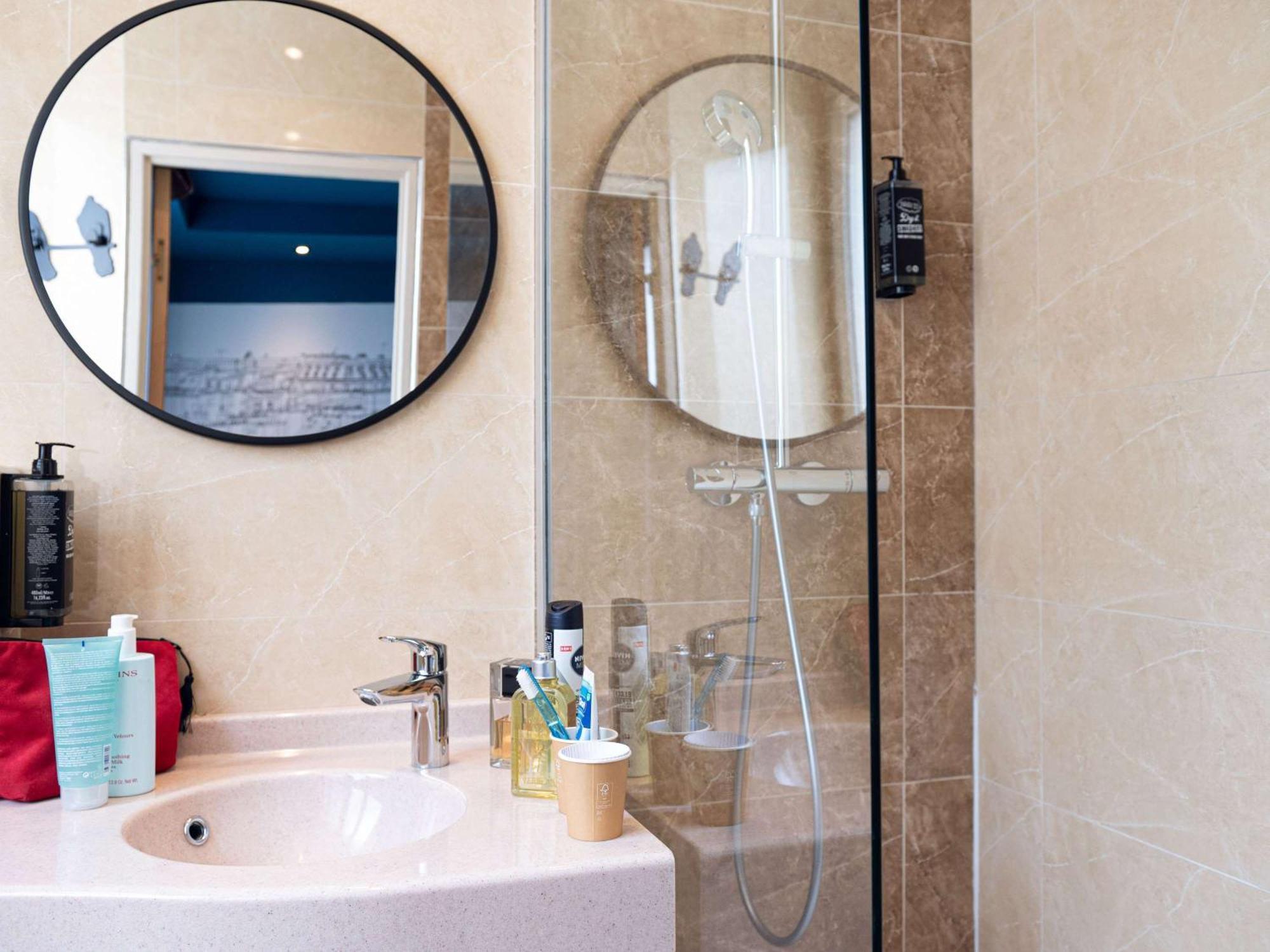 Ibis Styles Paris Batignolles Hotel Exterior photo