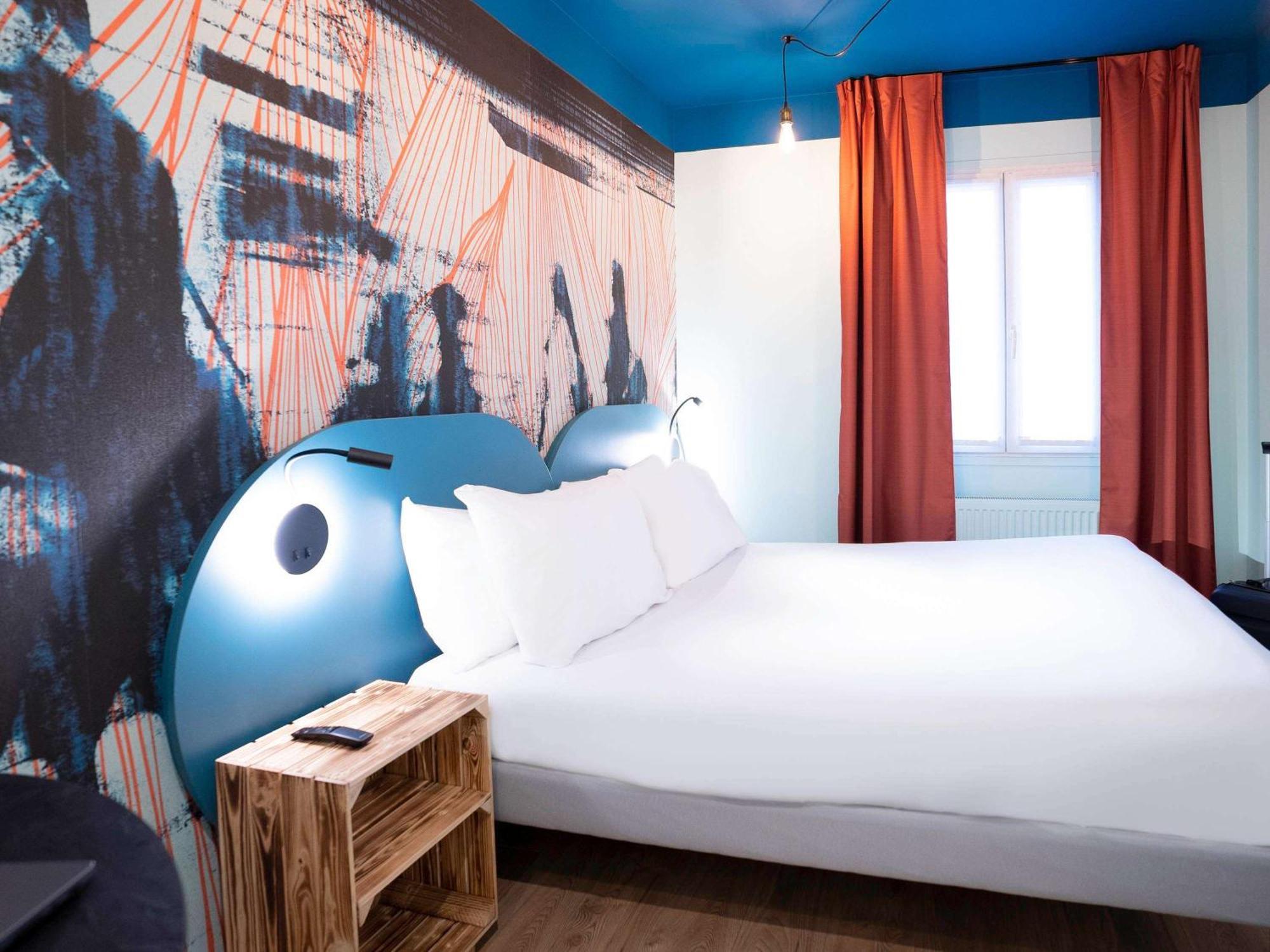 Ibis Styles Paris Batignolles Hotel Exterior photo